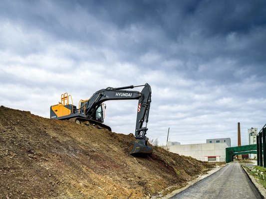 Pelle sur chenilles Hyundai HX230L