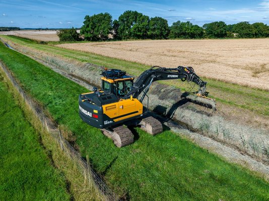 Pelle sur chenilles Hyundai HX160A L